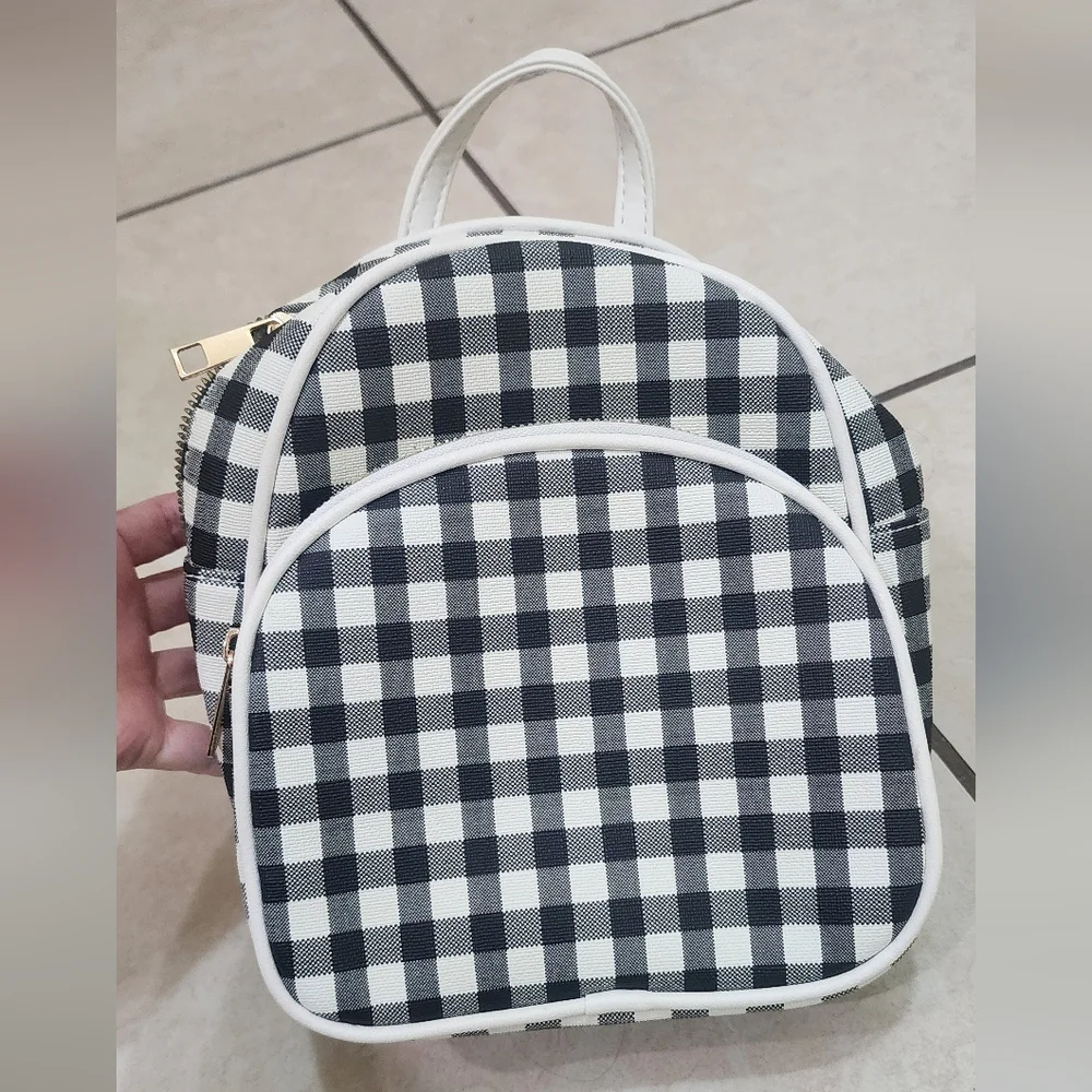New Emperia‎ Chic Checkered Backpack in Black and White